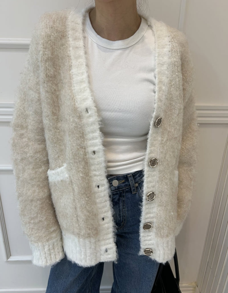 Pearls room - Korean Women Fashion - #momslook - Boucle Contrast Y Knit - 10