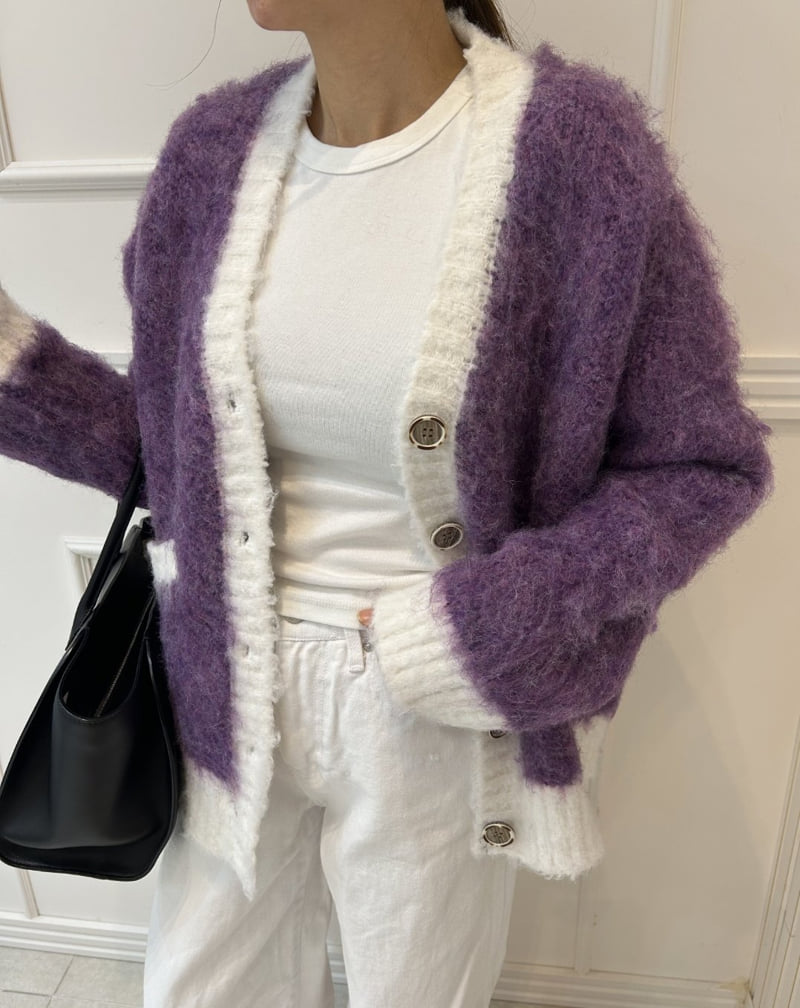 Pearls room - Korean Women Fashion - #restrostyle - Boucle Contrast Y Knit - 3