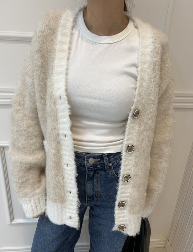 Pearls room - Korean Women Fashion - #womensfashion - Boucle Contrast Y Knit - 11