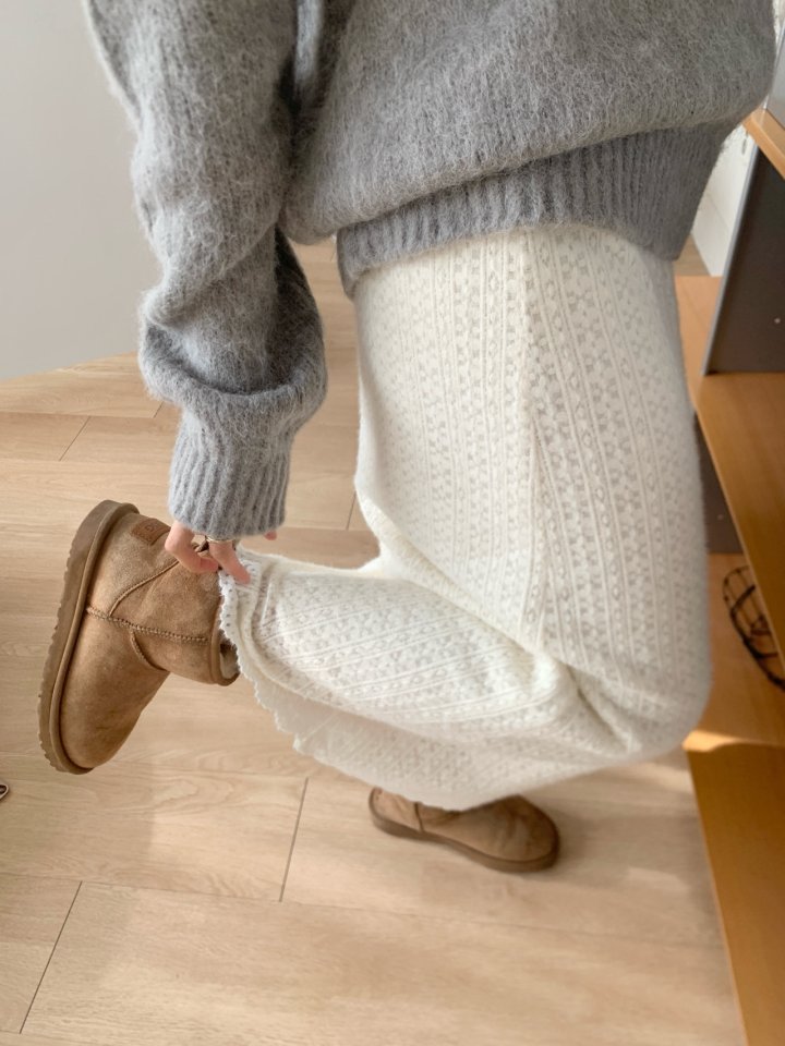 Pomelo - Korean Women Fashion - #momslook - Maxi Fleece Lace Skirt - 2