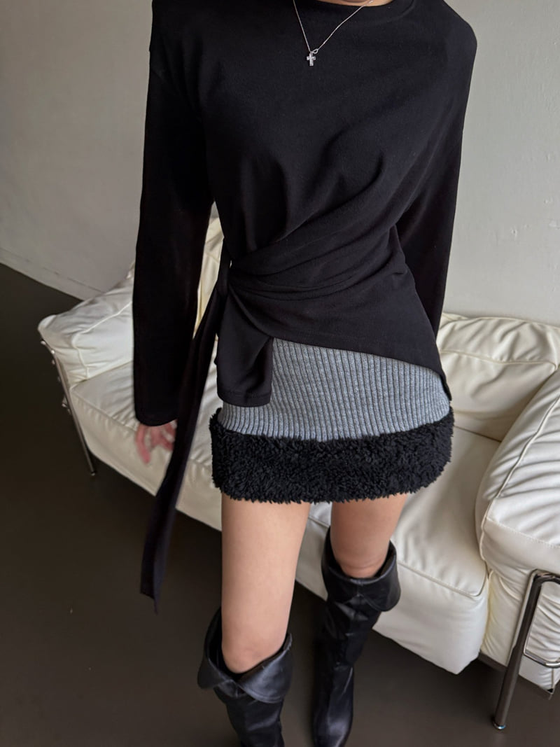 Rare Closet - Korean Women Fashion - #momslook - Diagonal Wrap Tee - 2