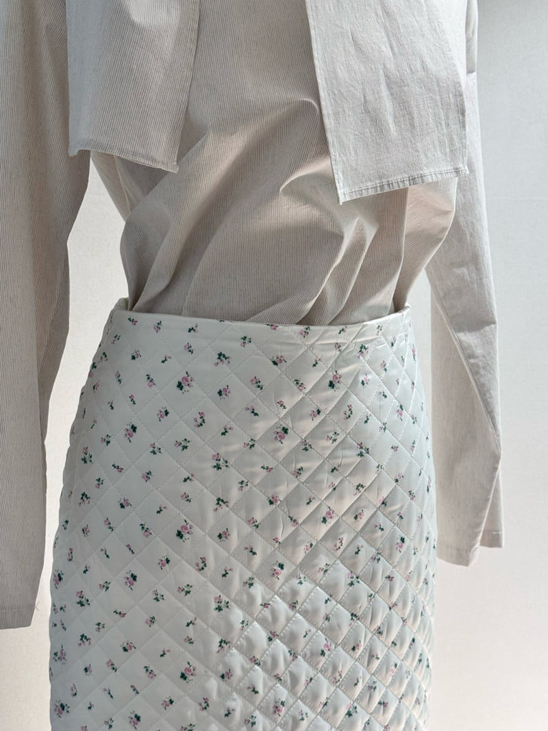 Roomk - Korean Women Fashion - #momslook - Flower Quilted Skirt - 6