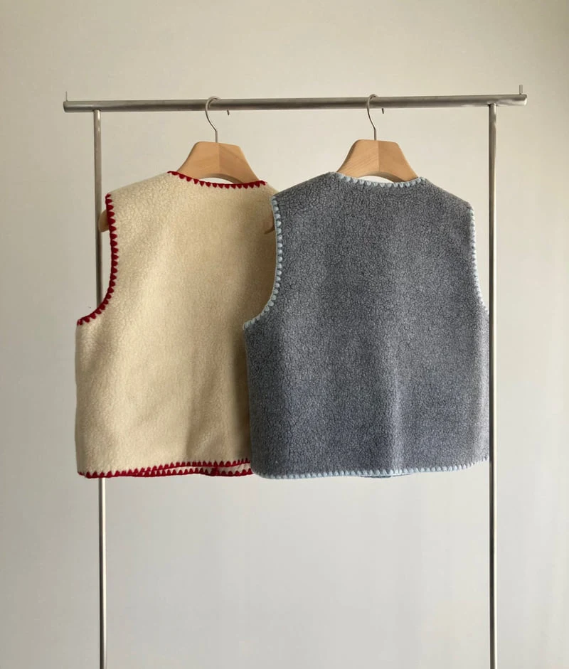 Roomk - Korean Women Fashion - #vintagekidsstyle - Warm Nordic Vest - 2