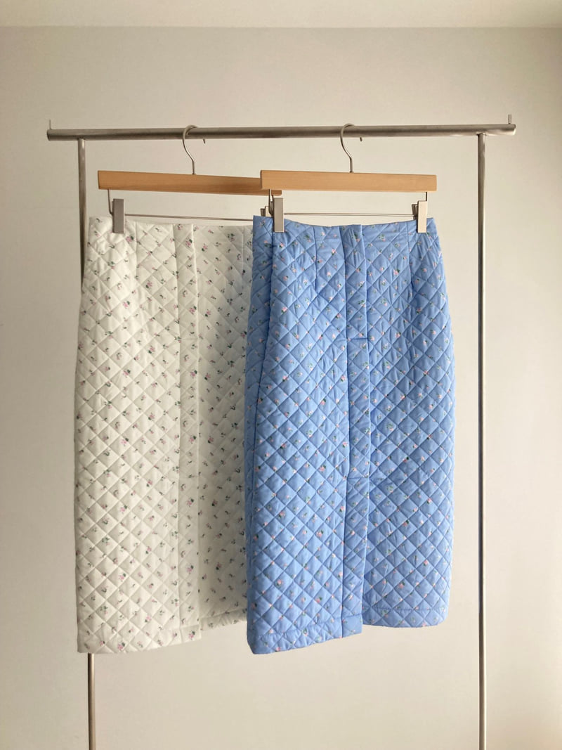 Roomk - Korean Women Fashion - #womensfashion - Flower Quilted Skirt