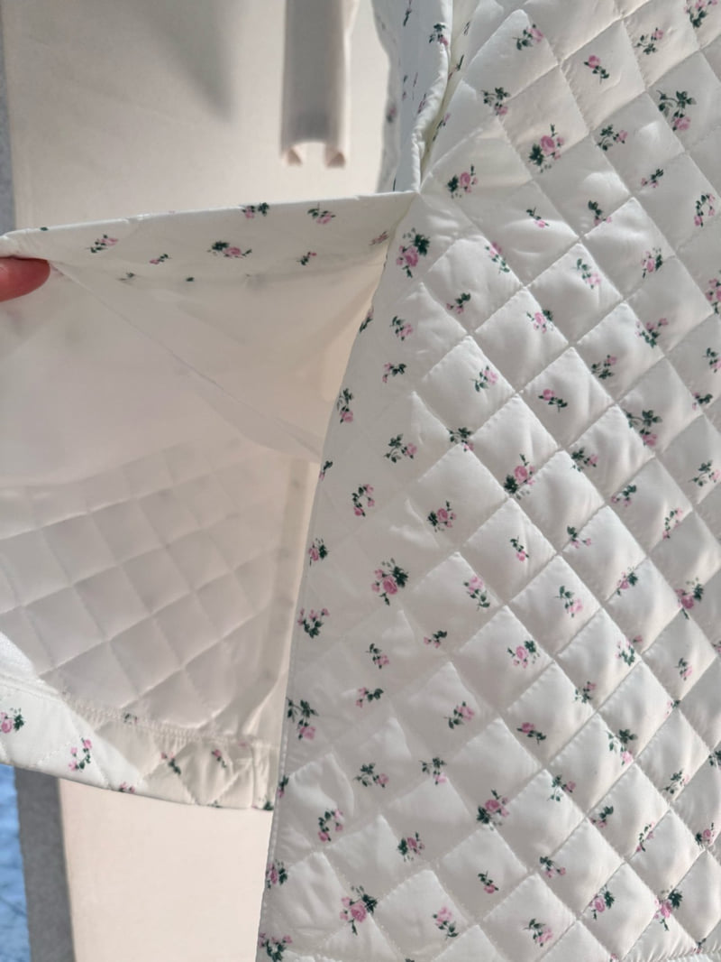 Roomk - Korean Women Fashion - #womensfashion - Flower Quilted Skirt - 11