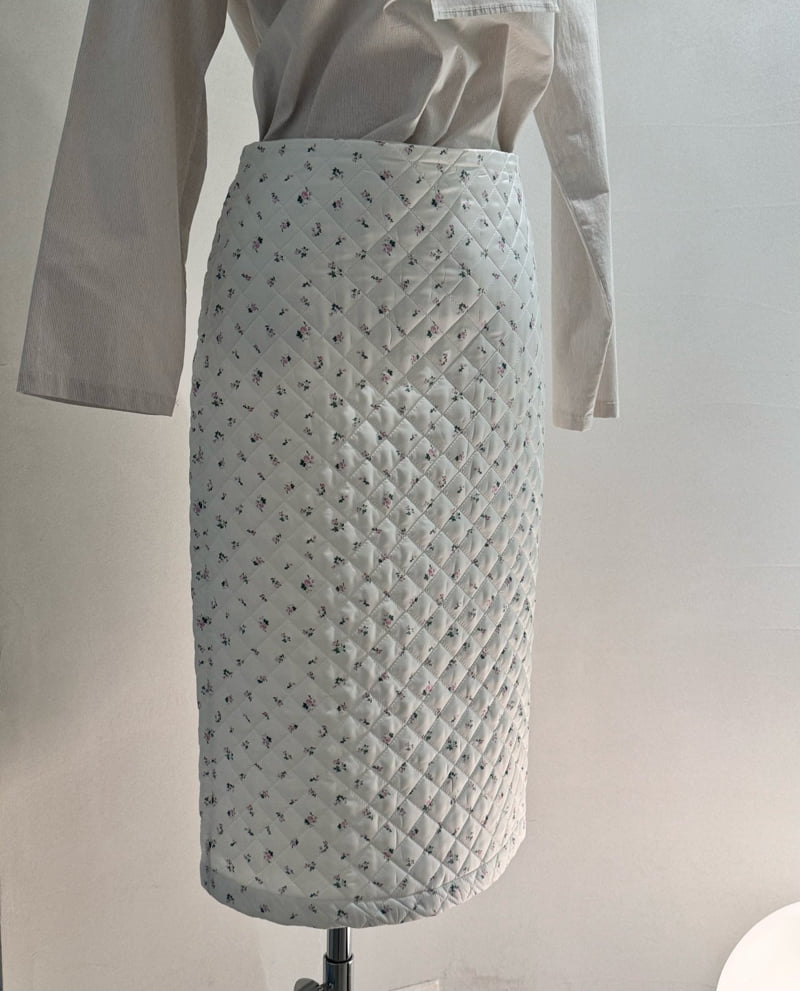 Roomk - Korean Women Fashion - #womensfashion - Flower Quilted Skirt - 5