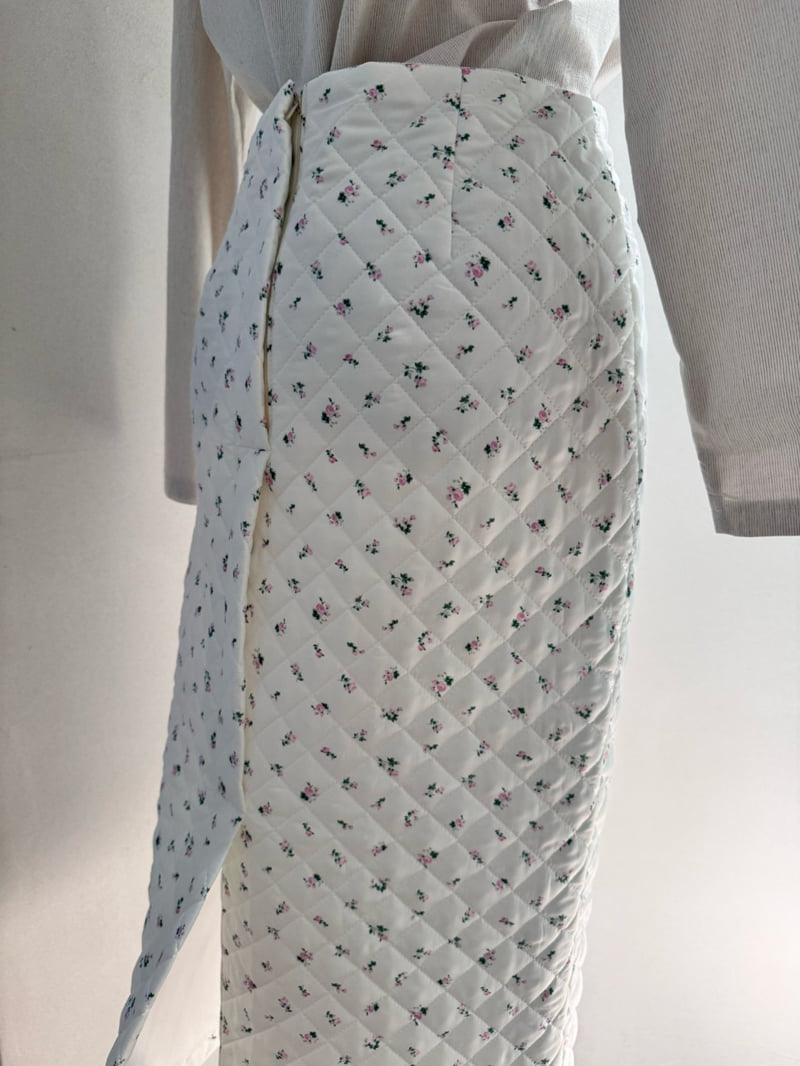 Roomk - Korean Women Fashion - #womensfashion - Flower Quilted Skirt - 9
