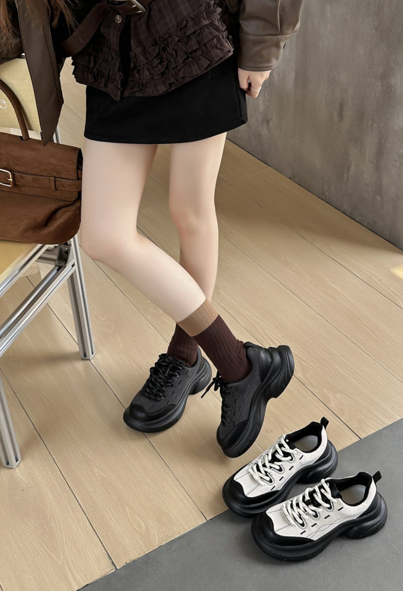 Runa Martin - Korean Women Fashion - #restrostyle - Round Tracking Lightweight Derby Walker Sneakers - 3