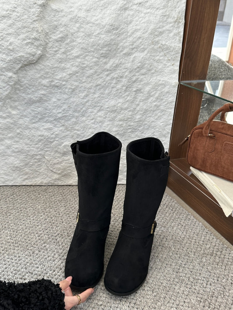 Runa Martin - Korean Women Fashion - #restrostyle - Fleece Round Simple Buckle Suede Shirred Mid Boots - 2