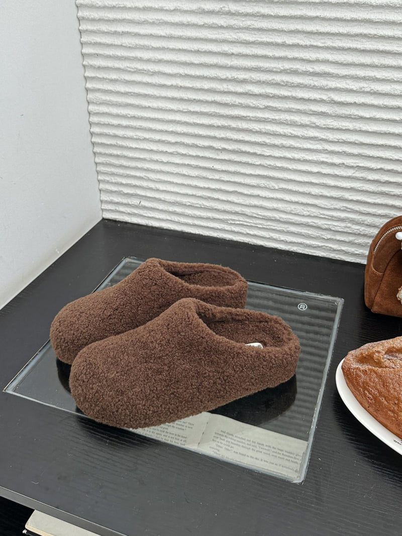 Runa Martin - Korean Women Fashion - #shopsmall - Teddy Fleece Round Clog Mule Slippers - 2