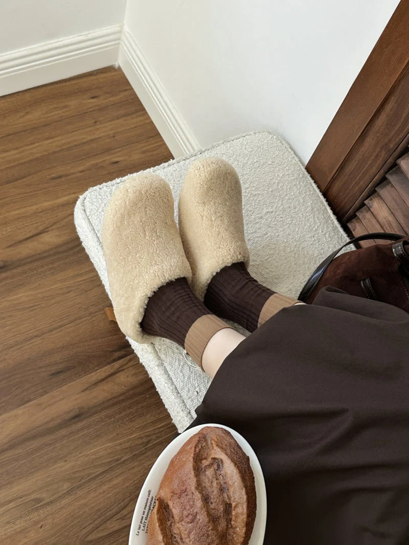 Runa Martin - Korean Women Fashion - #thatsdarling - Teddy Fleece Round Clog Mule Slippers - 3