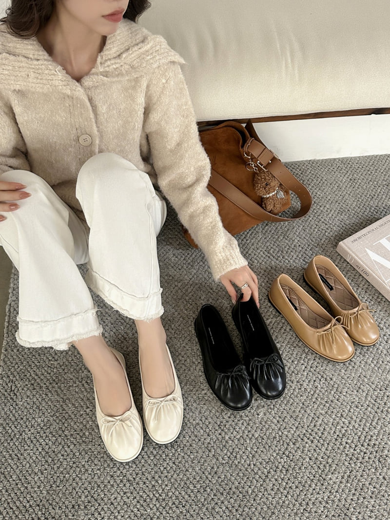 Runa Martin - Korean Women Fashion - #womensfashion - Ribbon Shirred Loafer Flats - 12