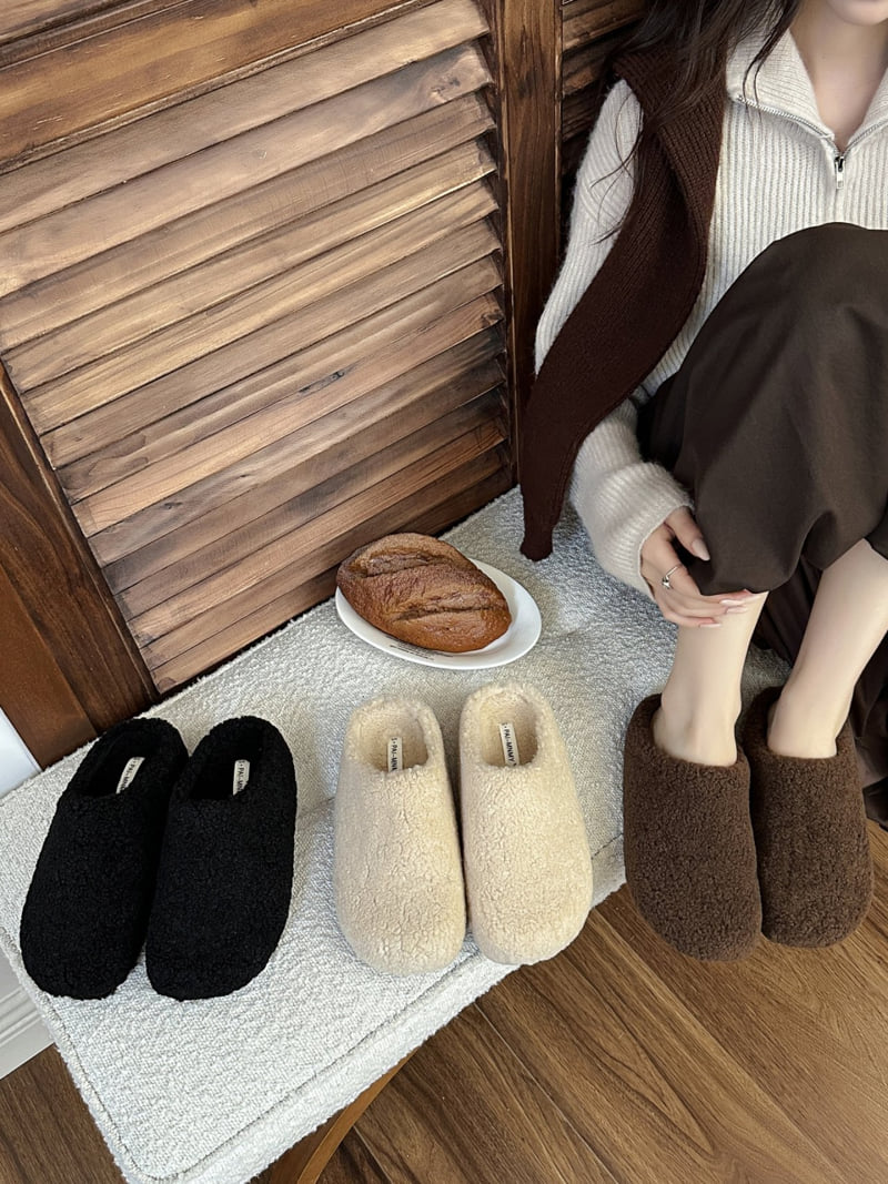 Runa Martin - Korean Women Fashion - #womensfashion - Teddy Fleece Round Clog Mule Slippers - 12