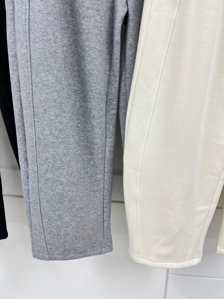 The Fine.b - Korean Women Fashion - #momslook - Round Mink Fleece Balloon Fit Pants - 5