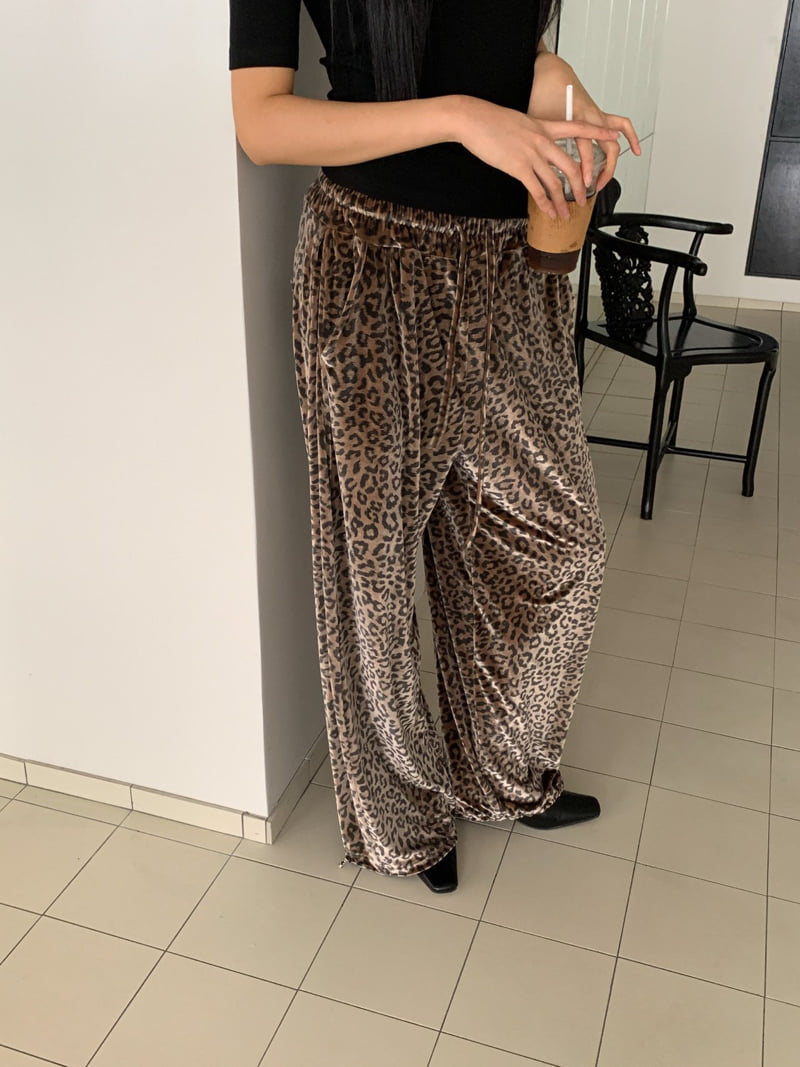 Vive L - Korean Women Fashion - #momslook - Leopard Velvet Pants - 10