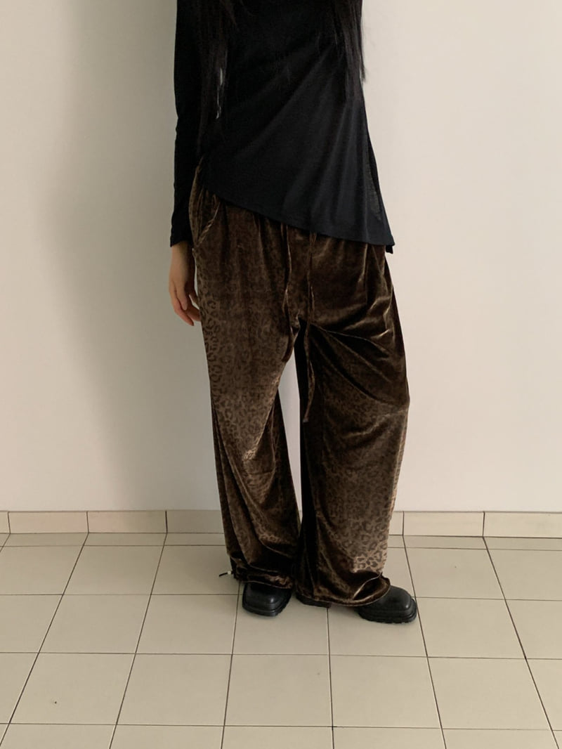 Vive L - Korean Women Fashion - #momslook - Leopard Velvet Pants - 12