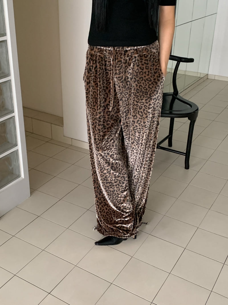 Vive L - Korean Women Fashion - #shopsmall - Leopard Velvet Pants - 3