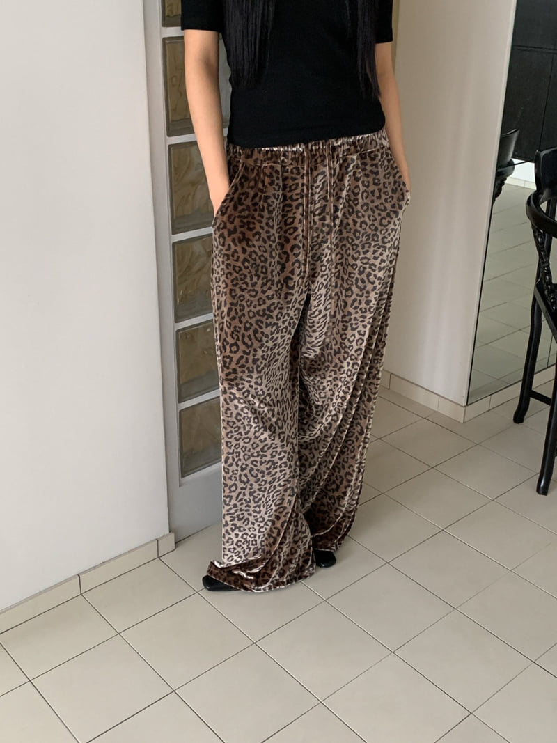 Vive L - Korean Women Fashion - #shopsmall - Leopard Velvet Pants - 4