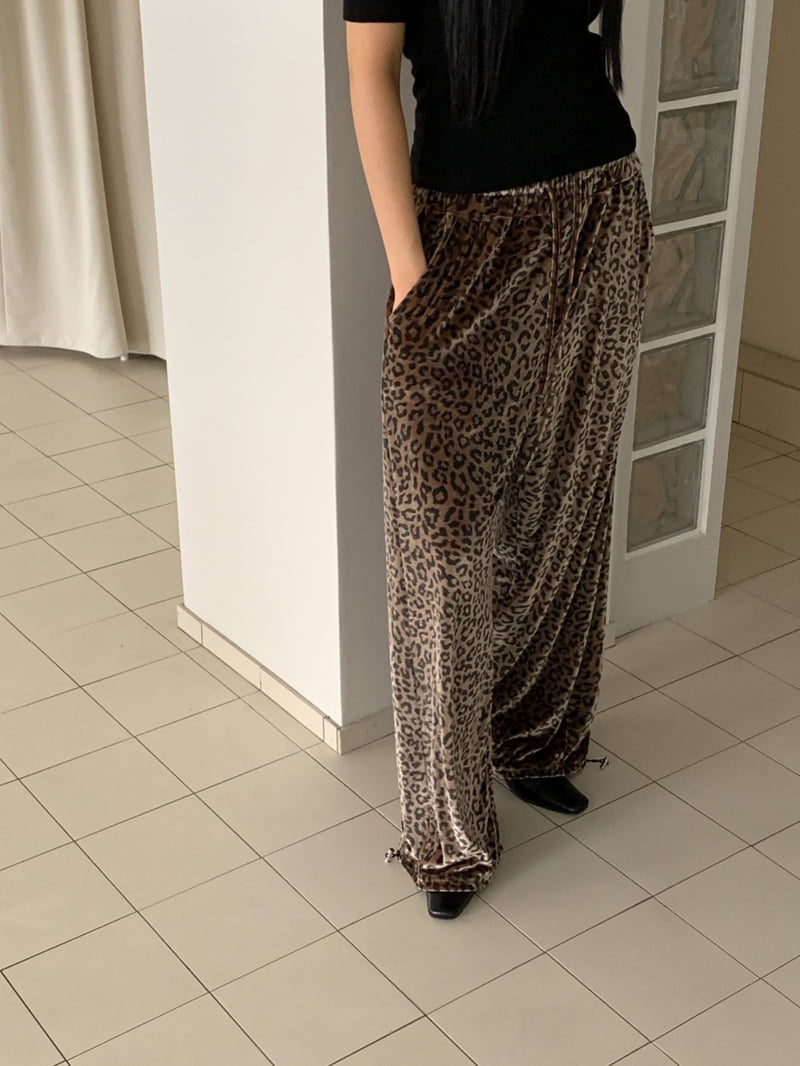 Vive L - Korean Women Fashion - #thelittlethings - Leopard Velvet Pants - 5