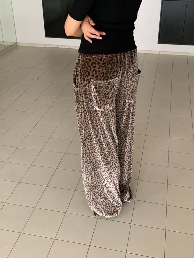 Vive L - Korean Women Fashion - #womensfashion - Leopard Velvet Pants - 7