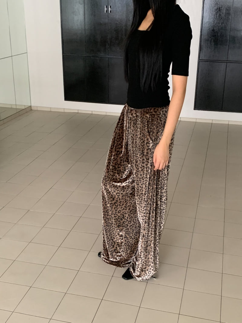 Vive L - Korean Women Fashion - #womensfashion - Leopard Velvet Pants - 9