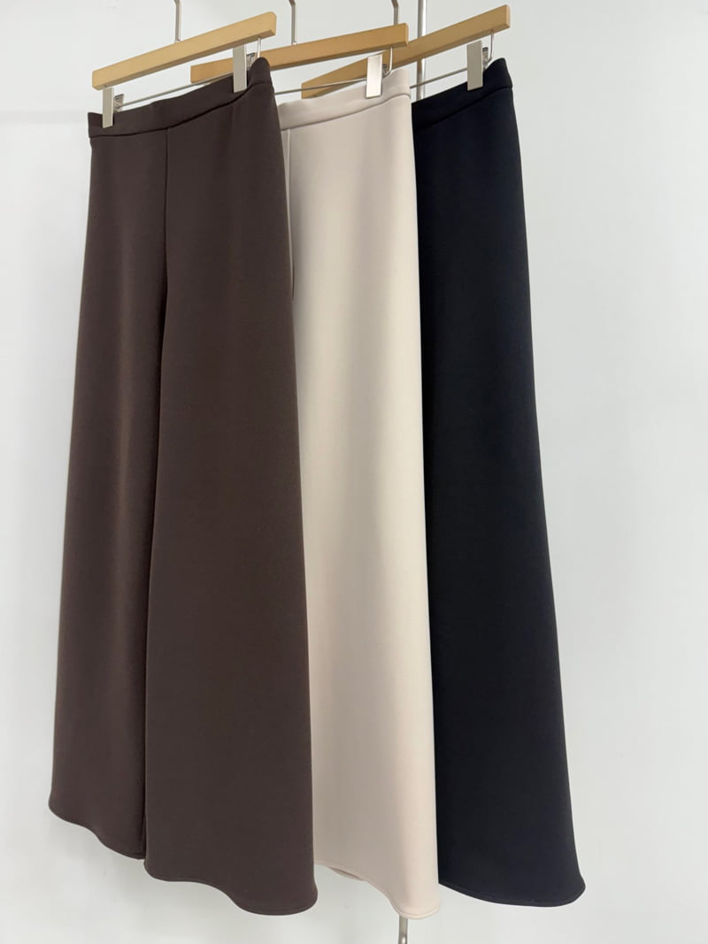 Yikho - Korean Women Fashion - #momslook - Mochi Chic Back Banded Fleece Pants - 11