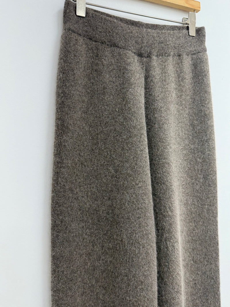 Yikho - Korean Women Fashion - #momslook - Mono Knit Banded Pants - 12