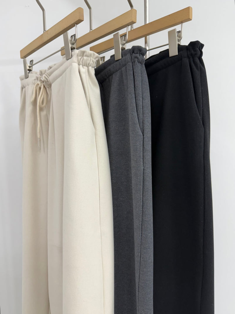 Yikho - Korean Women Fashion - #momslook - Blooming Banded Fleece Pants - 8