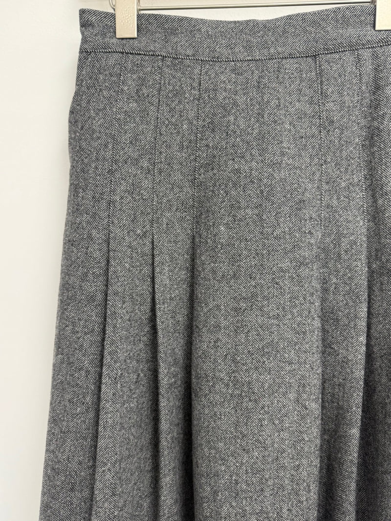 Yikho - Korean Women Fashion - #momslook - Wool Herringbone Back Banded Skirt - 12