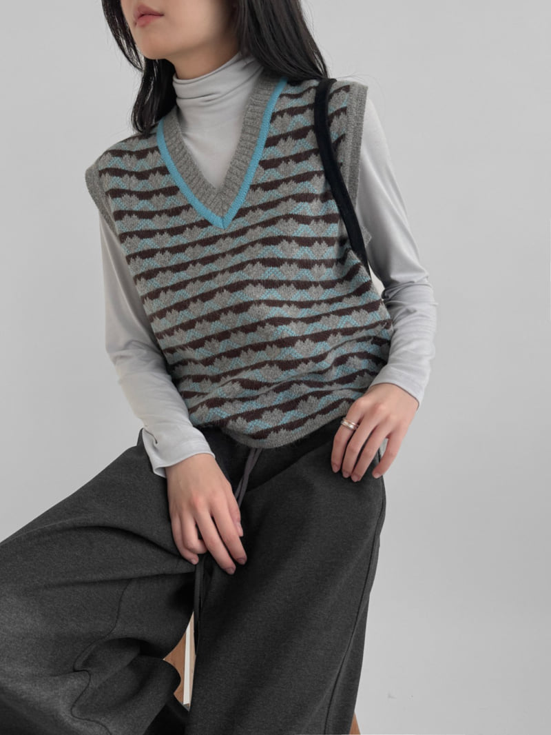 Yikho - Korean Women Fashion - #momslook - Lucifer V Layered Vest - 7