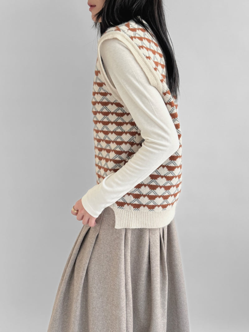 Yikho - Korean Women Fashion - #momslook - Lucifer V Layered Vest - 4