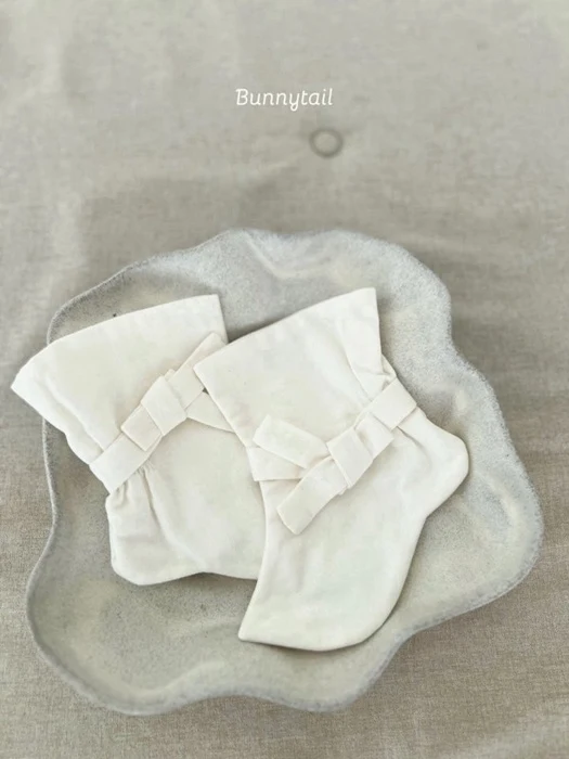 Momo Dol Beoseon Socks
