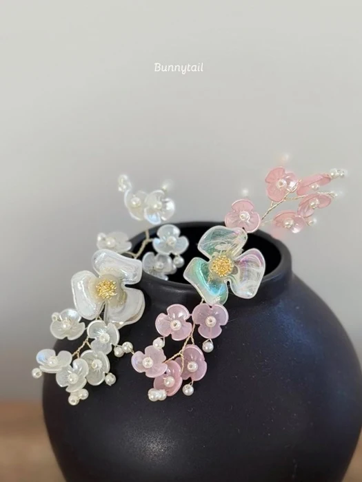 Momo Plum Blossom Hair Clip