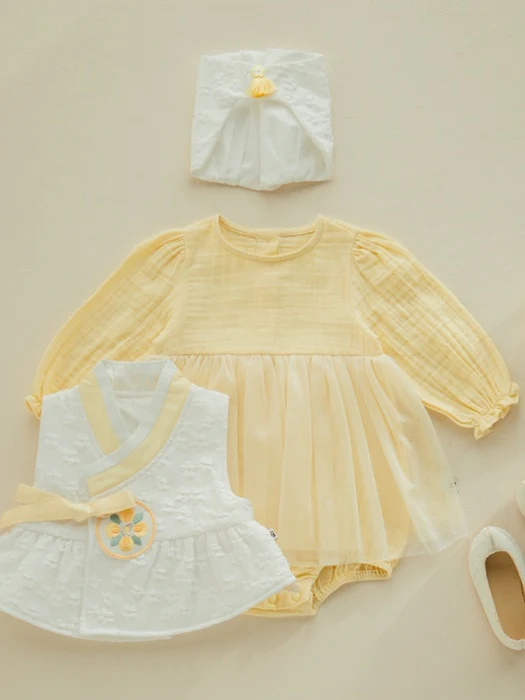 Onyu Narae Baby Girl Hanbok Bodysuit Set Onyu Narae Baby Girl Hanbok Bodysuit Set