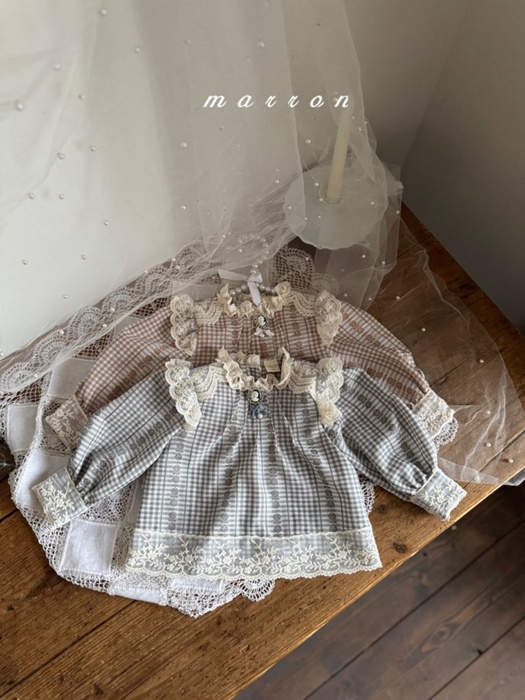 Victoria Blouse (Brooch Not Included)