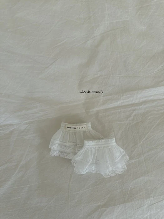 Bebe Lace Cuffs