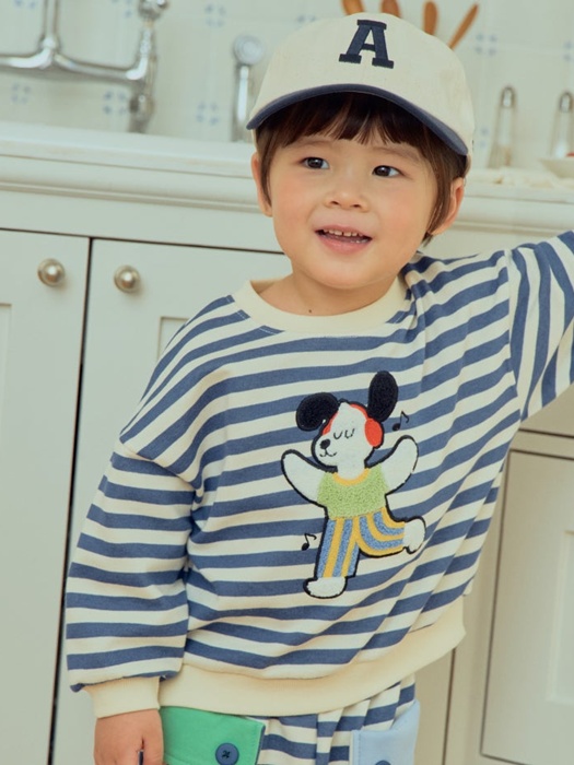 Bouclé Embroidered Sweatshirt Tee Bouclé Embroidered Sweatshirt Tee