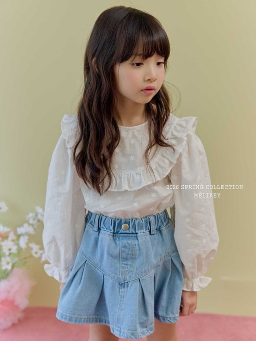 Round Frill Blouse (Ivory Flower)