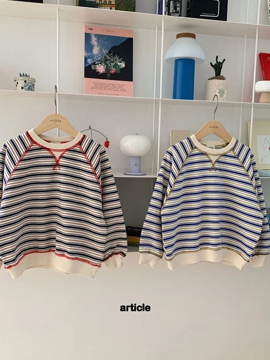 Multi-Line Sweatshirt Multi-Line Sweatshirt