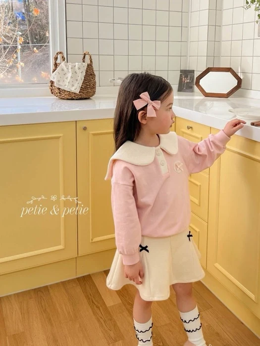 Ribbon Collar Sweatshirt Ribbon Collar Sweatshirt
