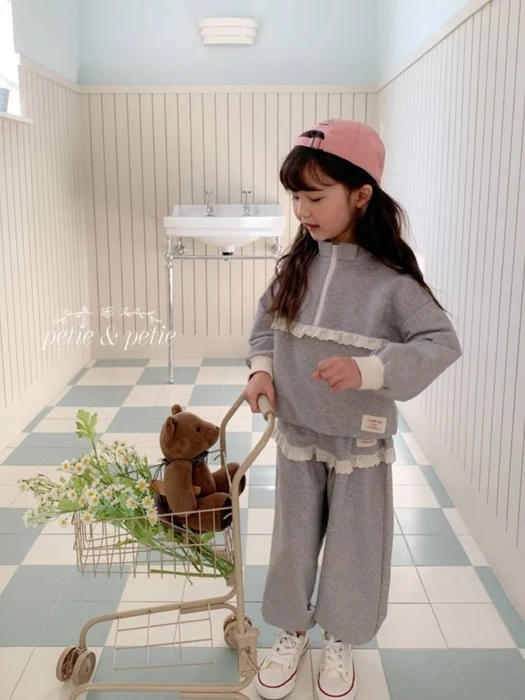 Vera Zip-Up Sweatshirt Vera Zip-Up Sweatshirt