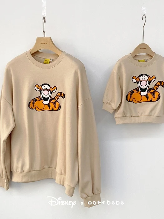 Pooh Friends Sweatshirt Tigger (Adult) Pooh Friends Sweatshirt Tigger (Adult)