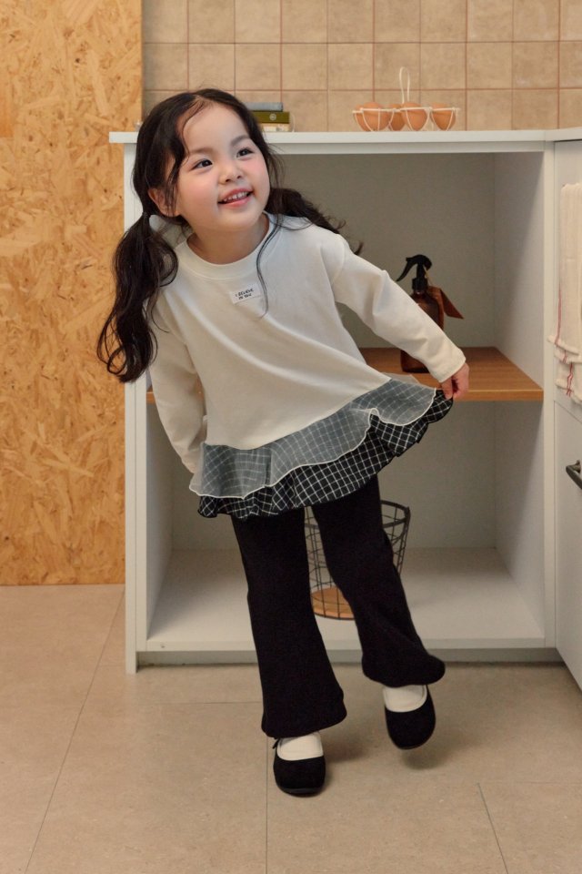 Kikimora - Korean Children Fashion - #childrensboutique - Label Ribbed Bootcut Pants - 2