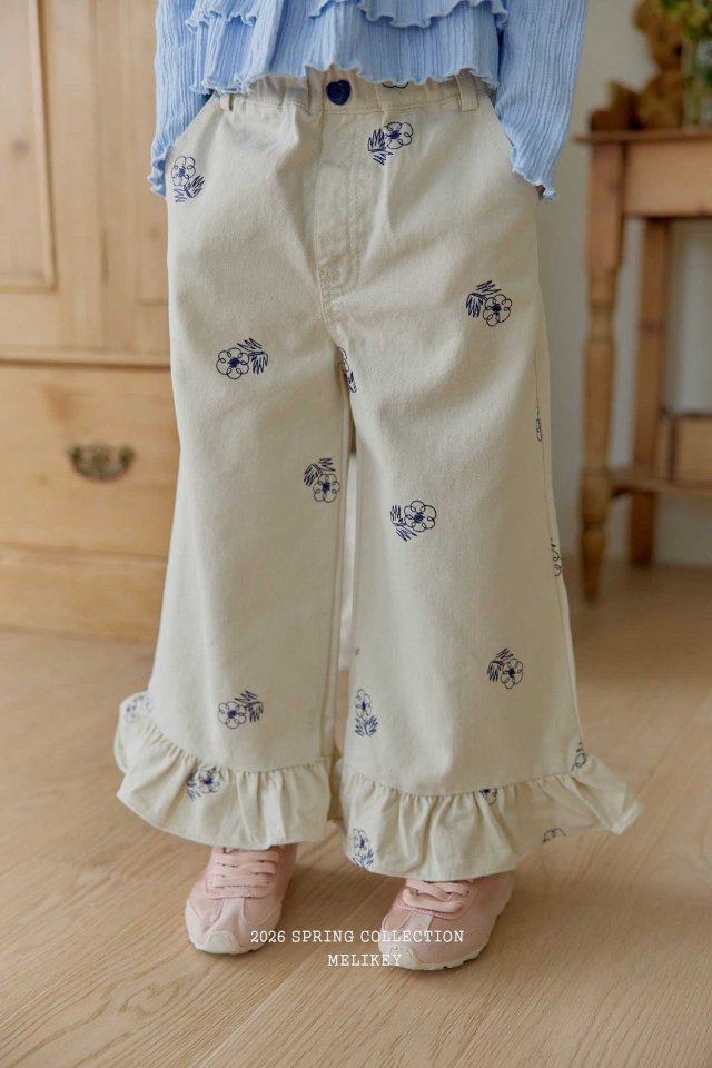 Melikey - Korean Children Fashion - #kidsshorts - Floral Embroidered Pants - 12