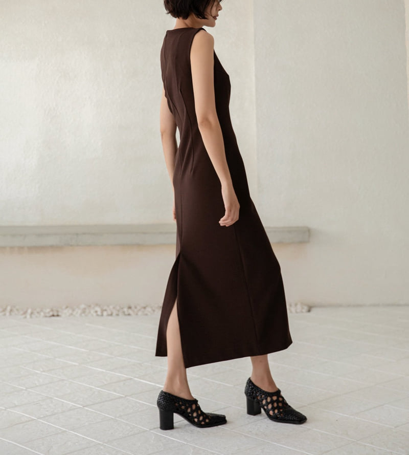 Paper Moon - Korean Women Fashion - #momslook - Crepe Pencil Line Midi Sleeveless Kelly Dress - 2