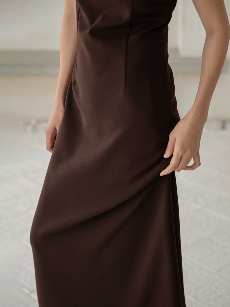 Paper Moon - Korean Women Fashion - #womensfashion - Crepe Pencil Line Midi Sleeveless Kelly Dress - 4