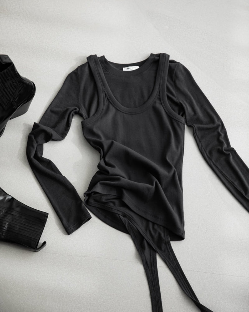 Paper Moon - Korean Women Fashion - #momslook - Unbalanced Hem Line Detail Slim Long Sleeved Tee - 2