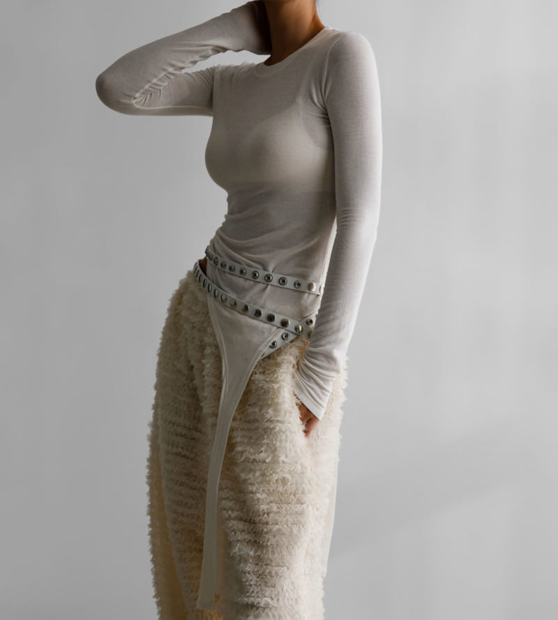 Paper Moon - Korean Women Fashion - #momslook - Unbalanced Hem Line Detail Slim Long Sleeved Tee - 7