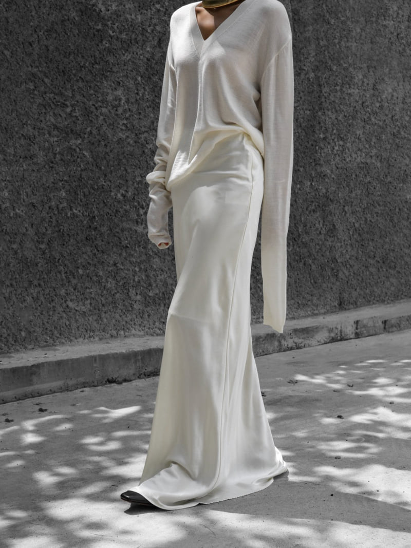 Paper Moon - Korean Women Fashion - #momslook - Wool Silk Deep V-neck Knit Top - 7