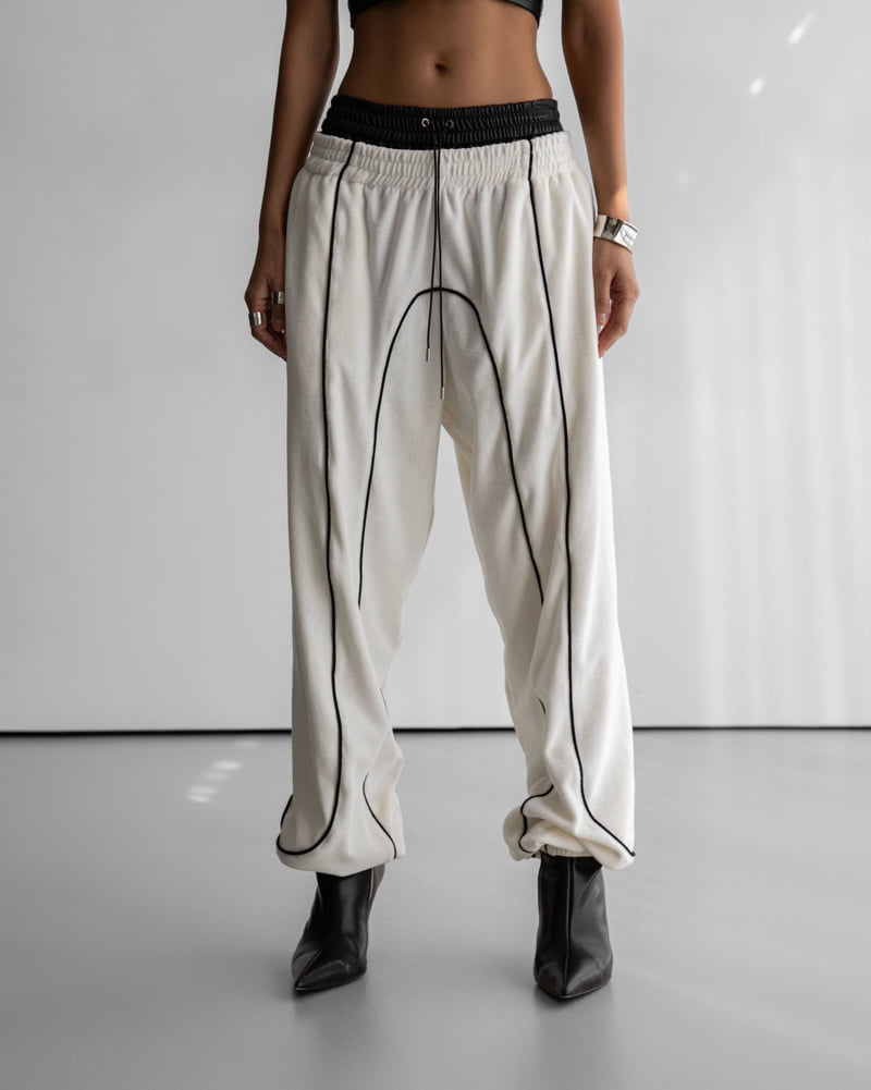 Paper Moon - Korean Women Fashion - #thatsdarling - Vevet Trimmed Detail Jogger Trousers - 2